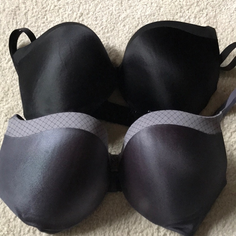 2 Victoria Secret Push-Up Bras Size 32D
